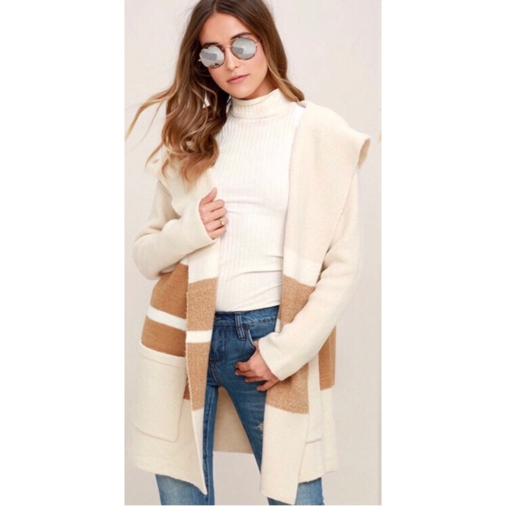 Lulu’s Dress Forum Los Angeles Sweater M/L